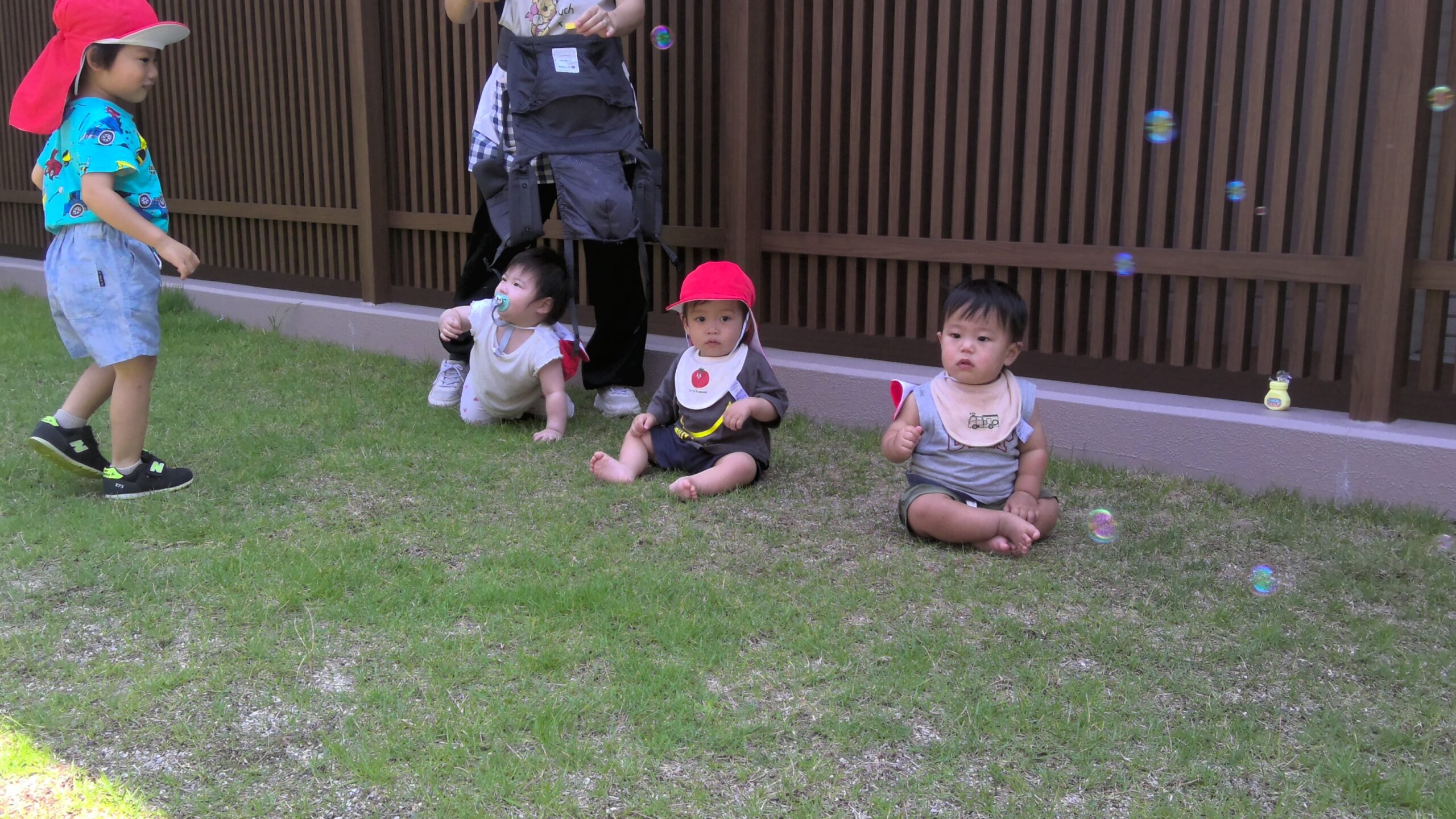 遊んでいる子どもたち